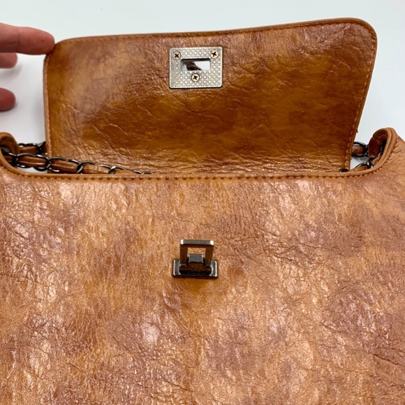 Vintage style boho brown camel rivet-studded chain biker shoulder crossbody bag - Picture 4 of 12